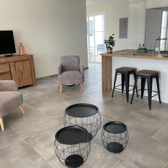  IMMOBILIERE DE FRANCE : Maison / Villa | LOIX (17111) | 110 m2 | 1 500 € 
