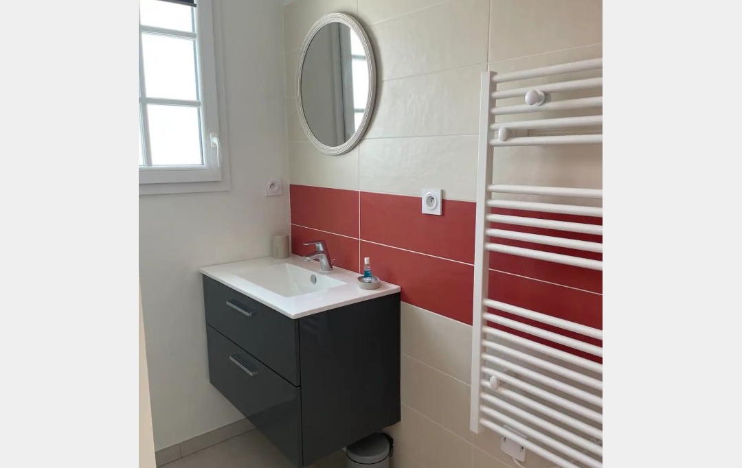IMMOBILIERE DE FRANCE : Maison / Villa | LOIX (17111) | 110 m2 | 1 500 € 