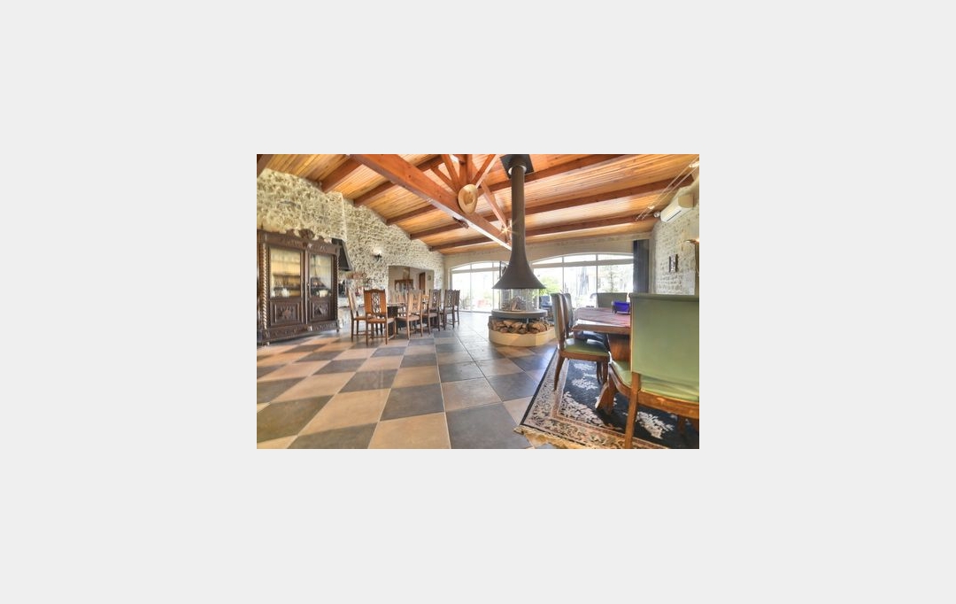 IMMOBILIERE DE FRANCE : Maison / Villa | LORIGNAC (17240) | 400 m2 | 256 000 € 