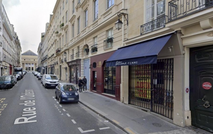 Local commercial   PARIS  77 m2 4 400 € 